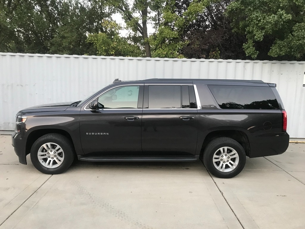 2016 Chevrolet Suburban LT 1500 photo