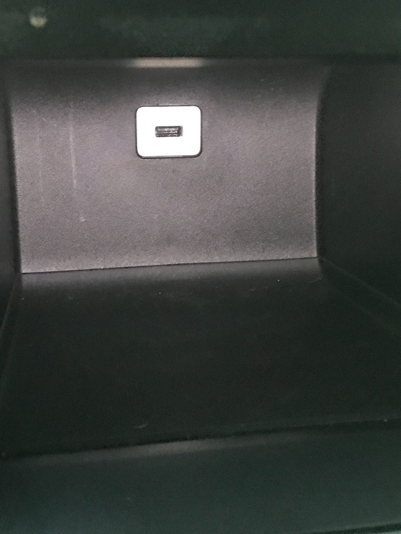 2016 Chevrolet Suburban LT 1500 photo