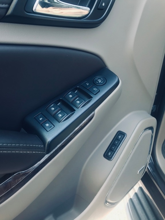 2016 Chevrolet Suburban LT 1500 photo