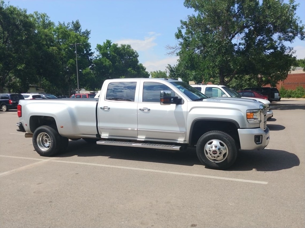 2018 GMC Sierra 3500HD Denali photo