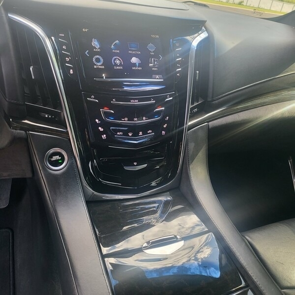 2017 Cadillac Escalade Platinum photo