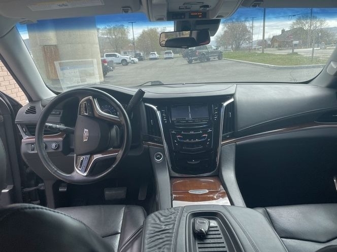 2018 Cadillac Escalade ESV Luxury photo