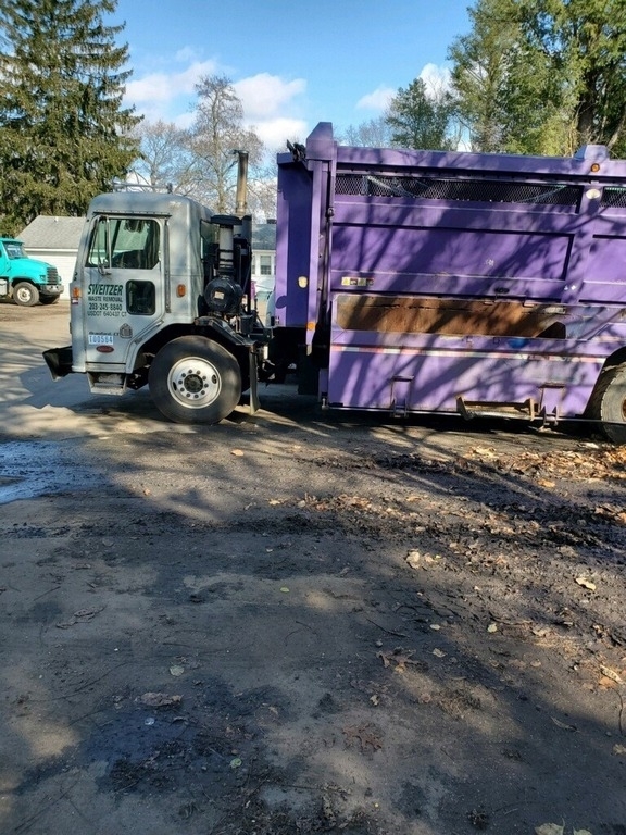 2006 Peterbilt 320 Garbage Truck Cummins ISM