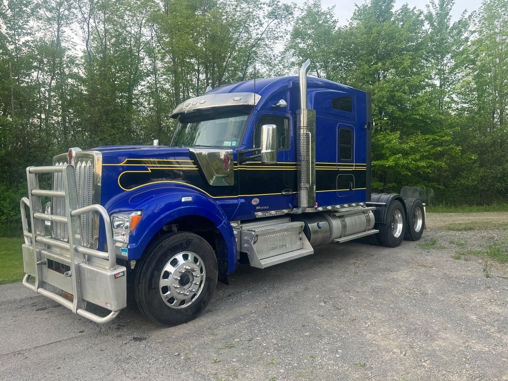 2021 Kenworth W990 Sleeper Semi