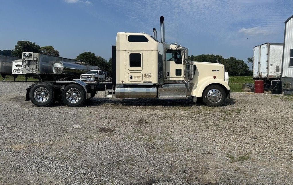 2016 Kenworth Icon 900 Sleeper Semi