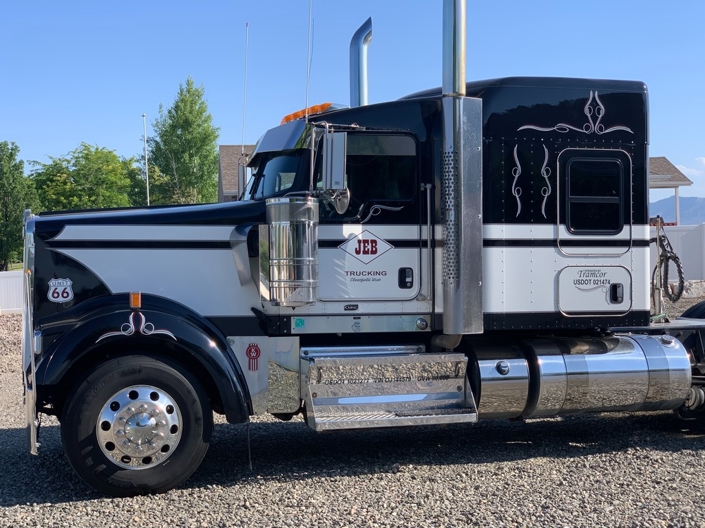 2020 Kenworth W900L Sleeper Semi