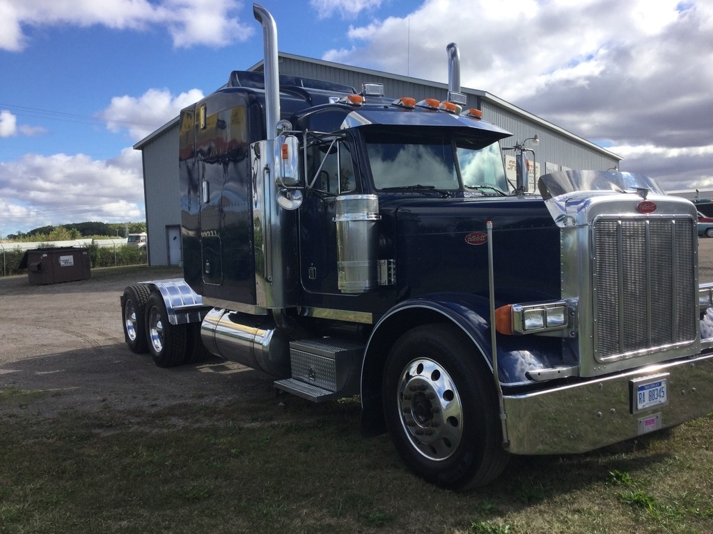 Peterbilt 379 с v8 Hemi