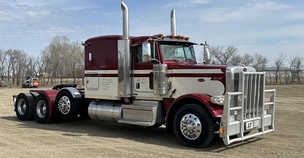 2020 Peterbilt 389 Sleeper Semi