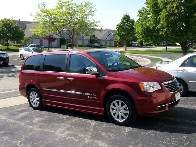 The 2012 Chrysler Town & Country Touring-L photos