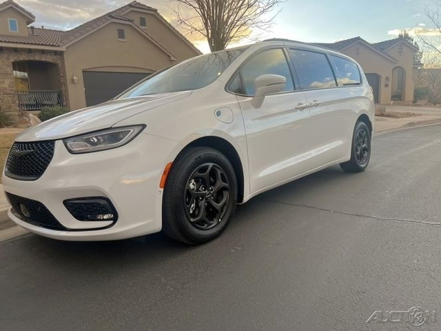The 2021 Chrysler Pacifica Hybrid Touring L photos