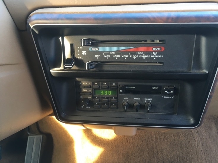 1990 Ford F-150 XLT Lariat photo