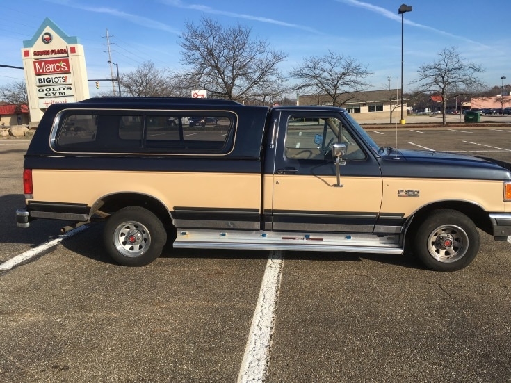 1990 Ford F-150 XLT Lariat photo