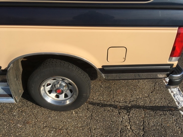 1990 Ford F-150 XLT Lariat photo