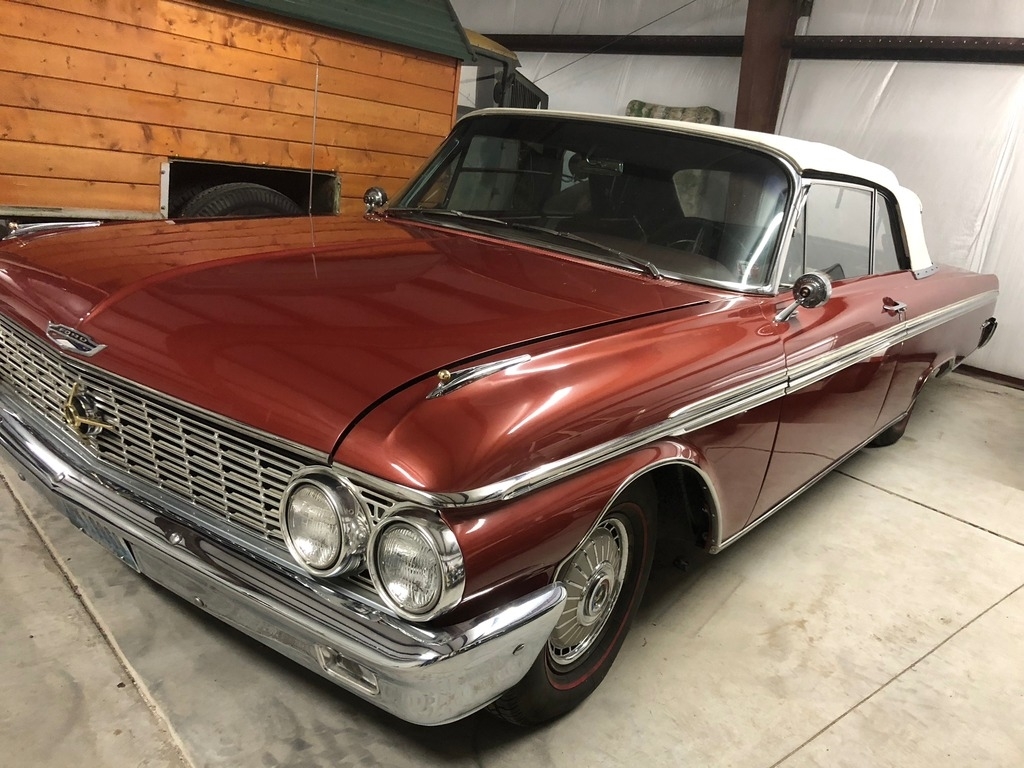 The 1962 Ford Sunliner  photos