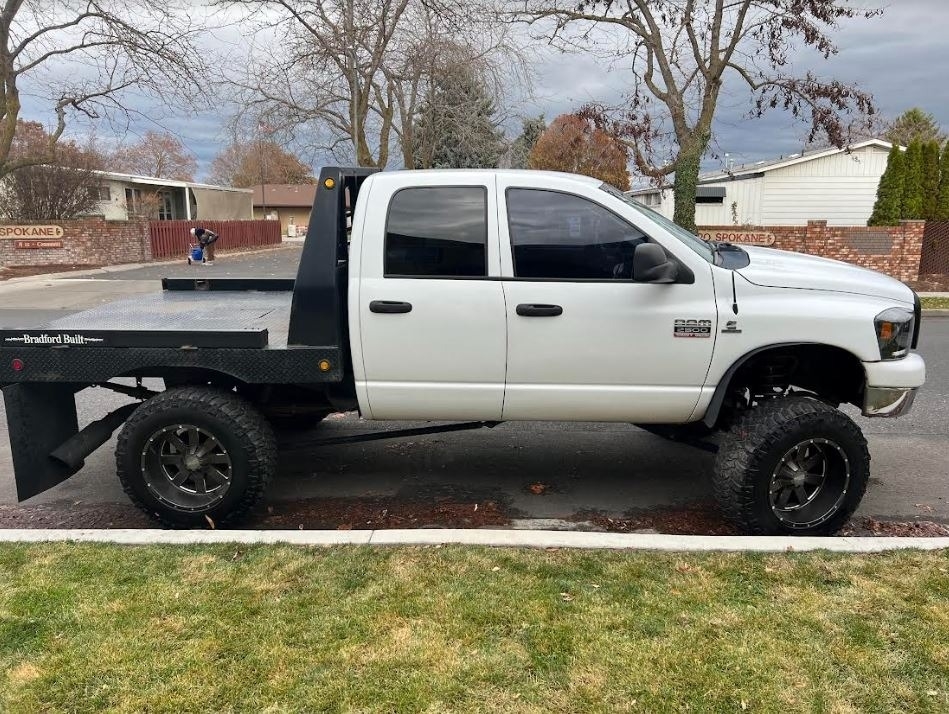 2007 Dodge Ram 2500 Laramie Crew Cab Flatbed Pickup