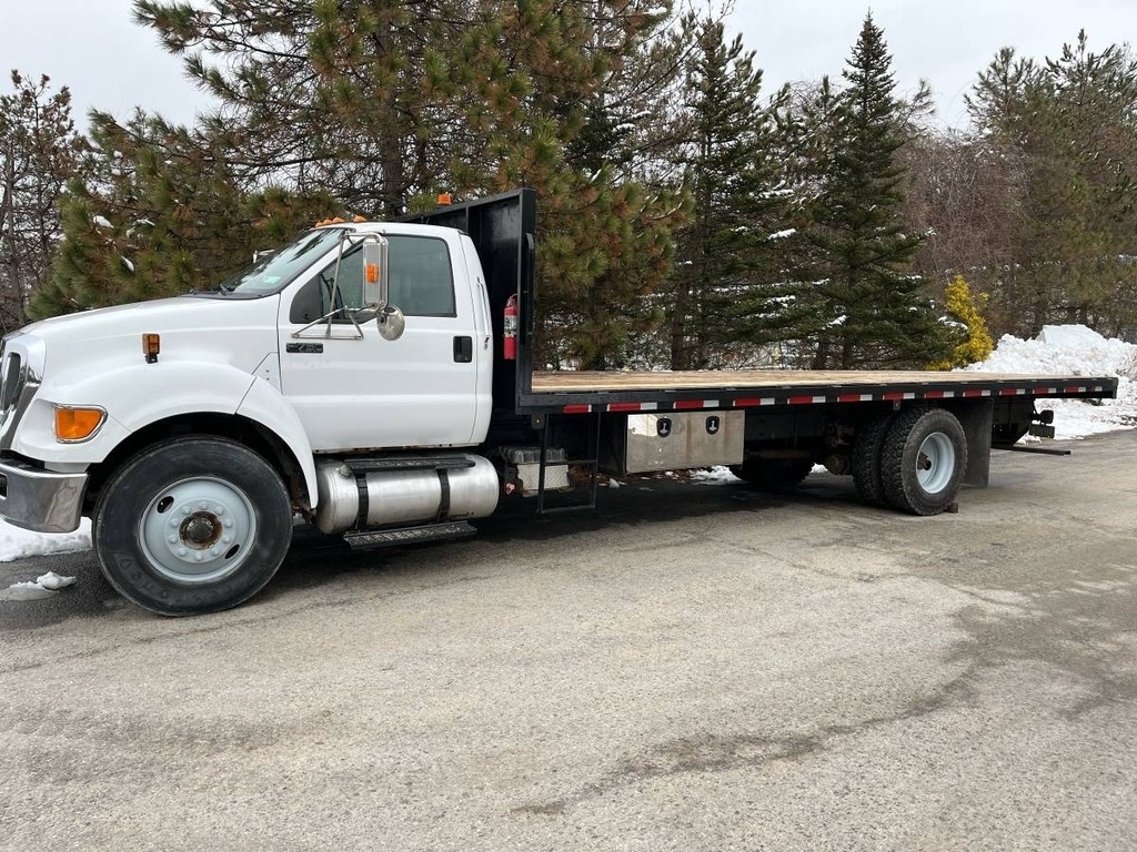 2011 Ford F750 Flatbed Truck