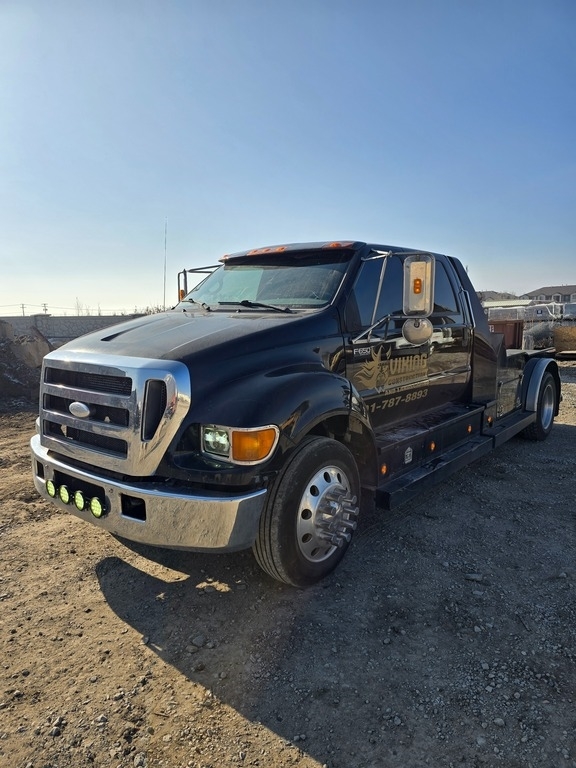2007 Ford F-650 Super Duty Flatbed Truck