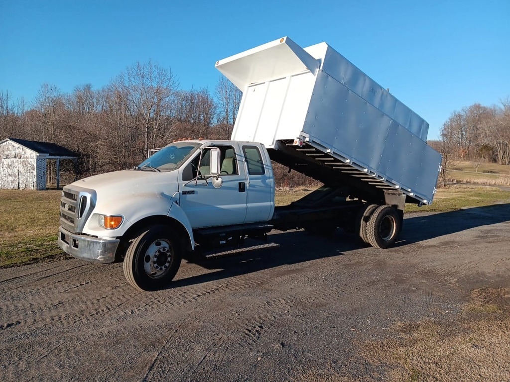 2006 Ford F-750 Dump Truck