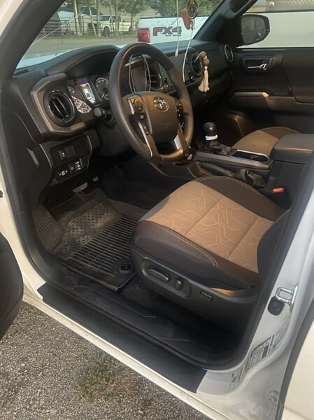 2023 Toyota Tacoma TRD Off-Road photo