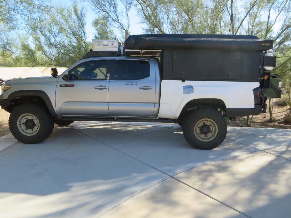 2017 Toyota Tacoma TRD Off-Road Pickup w/Alu-Cab Canopy Camper