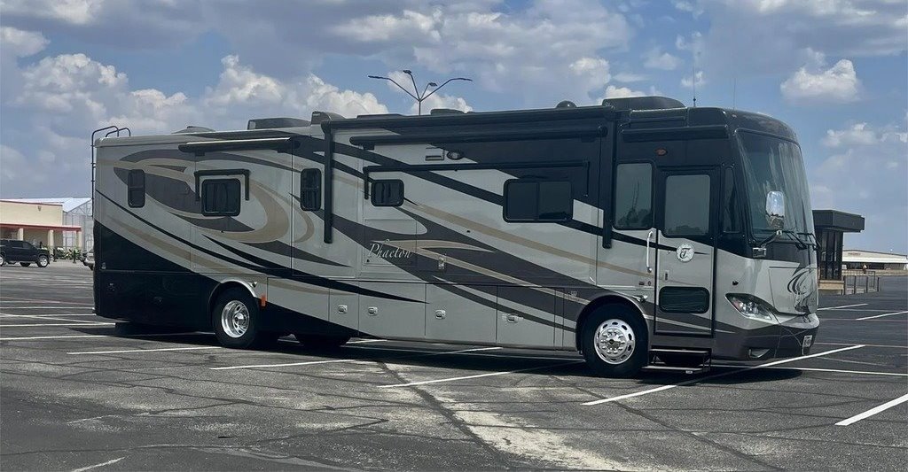 2011 Tiffin Motorhomes Phaeton 40 QBH I6 Diesel Pusher