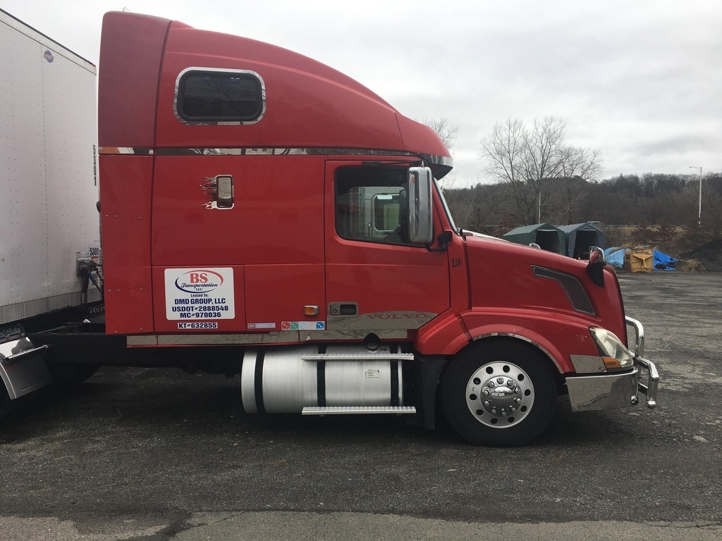 2007 Volvo T670 Sleeper Semi