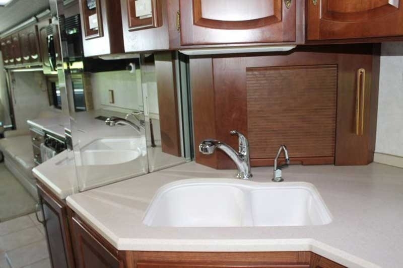 2002 Winnebago Ultimate Advantage USQ40J 4VVBN24952C040881 Vehicle