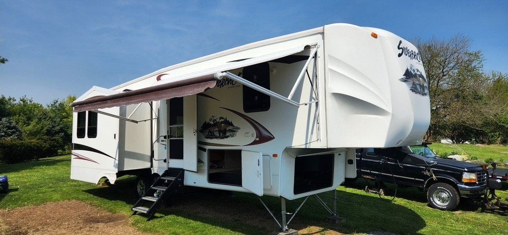 2012 Forest River Cedar Creek Silverback 29RL Fifth Wheel