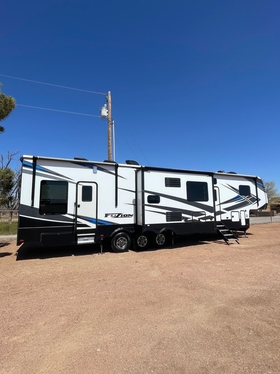 2021 Keystone Fuzion 430 Fifth Wheel Toy Hauler