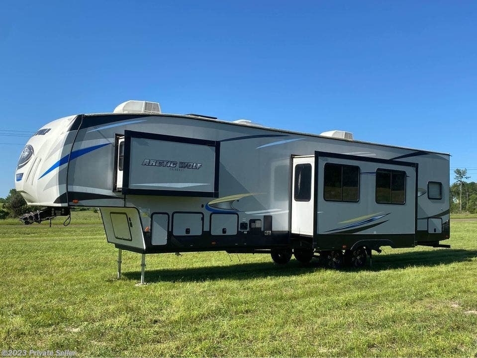 2021 Forest River Cherokee Arctic Wolf 3770 SUITE