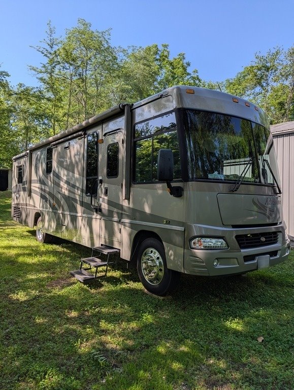 2005 Winnebago Adventurer 35A Class A RV
