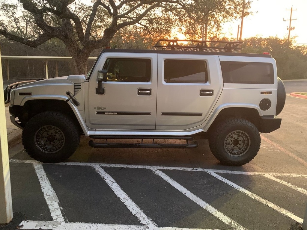 The 2009 HUMMER H2 Luxury photos