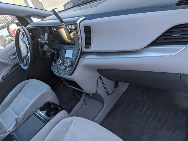 2018 Toyota Sienna LE 7-Passenger photo
