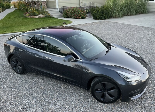 The 2018 Tesla Model 3 Long Range photos