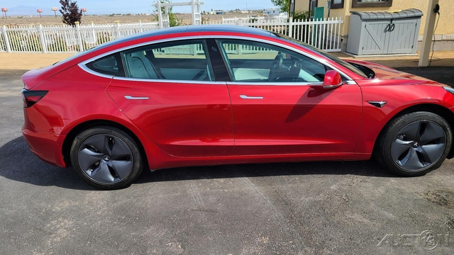 The 2019 Tesla Model 3 Standard Range Plus photos