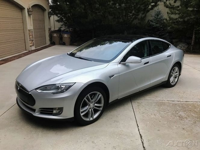The 2013 Tesla Model S photos
