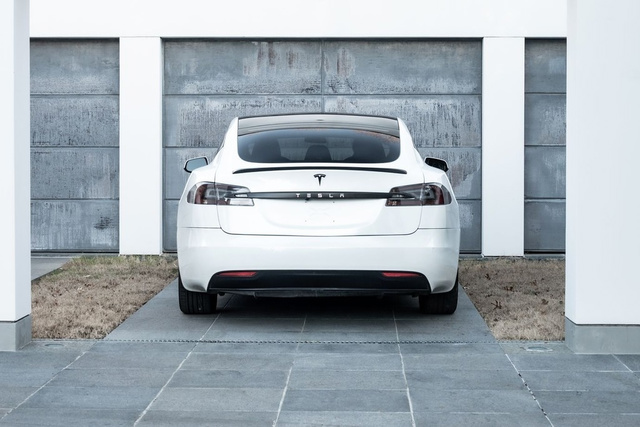2017 Tesla Model S 75D photo