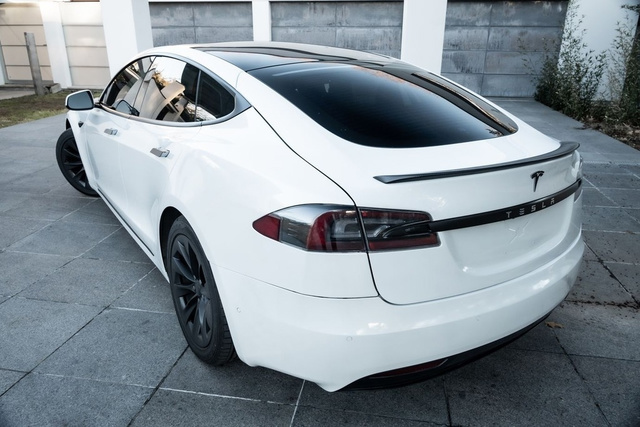 2017 Tesla Model S 75D photo