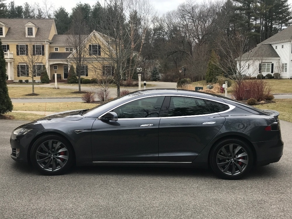 The 2016 Tesla Model S P90D photos