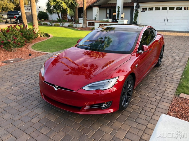 The 2018 Tesla Model S P100D photos