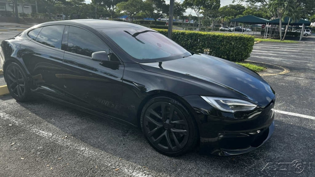 The 2021 Tesla Model S Long Range photos