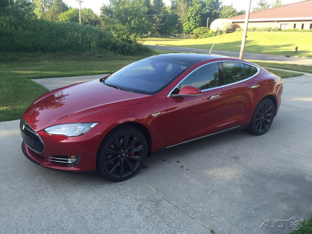 The 2014 Tesla Model S Performance photos
