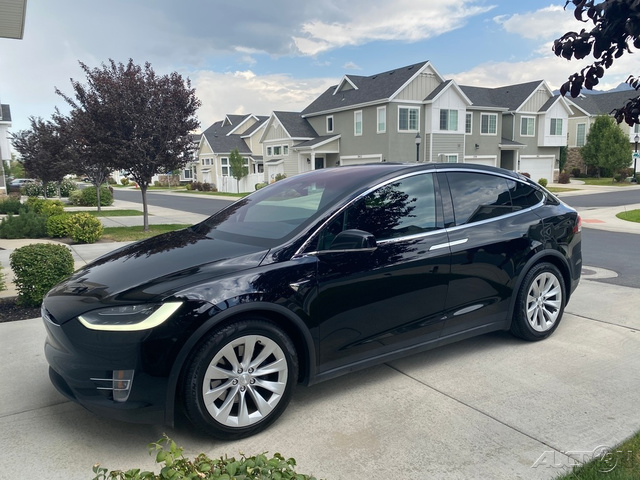 The 2018 Tesla Model X 75D photos