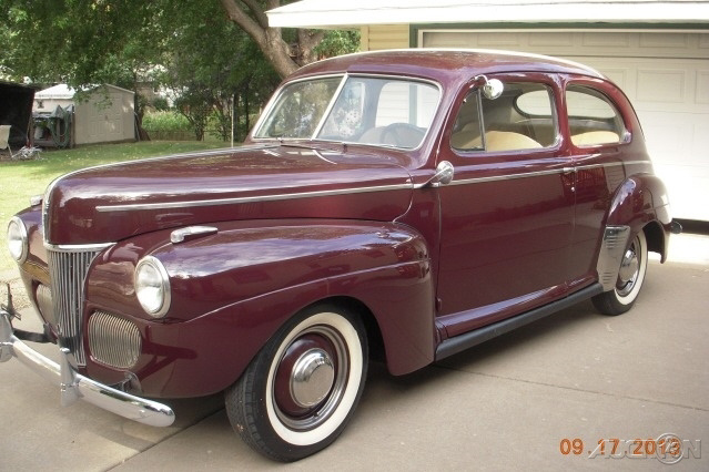 The 1941 Ford DELUXE 