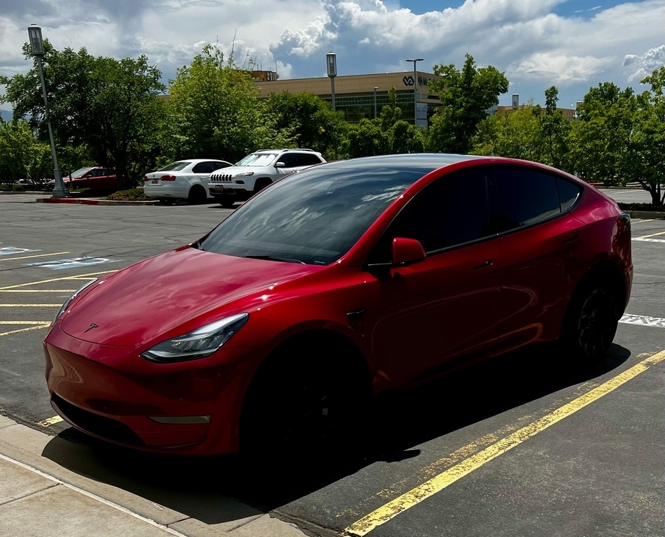 The 2022 Tesla Model Y Long Range photos