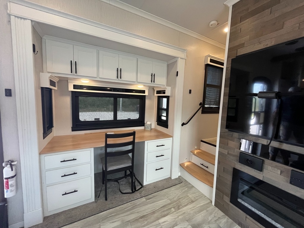 2022 Riverstone RV 5th Wheel/Toy Hauler 42FSKG Vehicle Selling