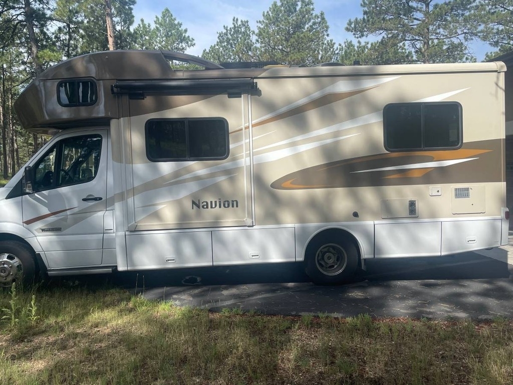 2016 Winnebago Navion 24V V6