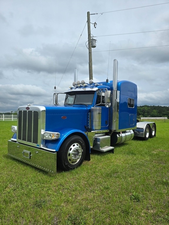 2019 Peterbilt 389 Sleeper Semi