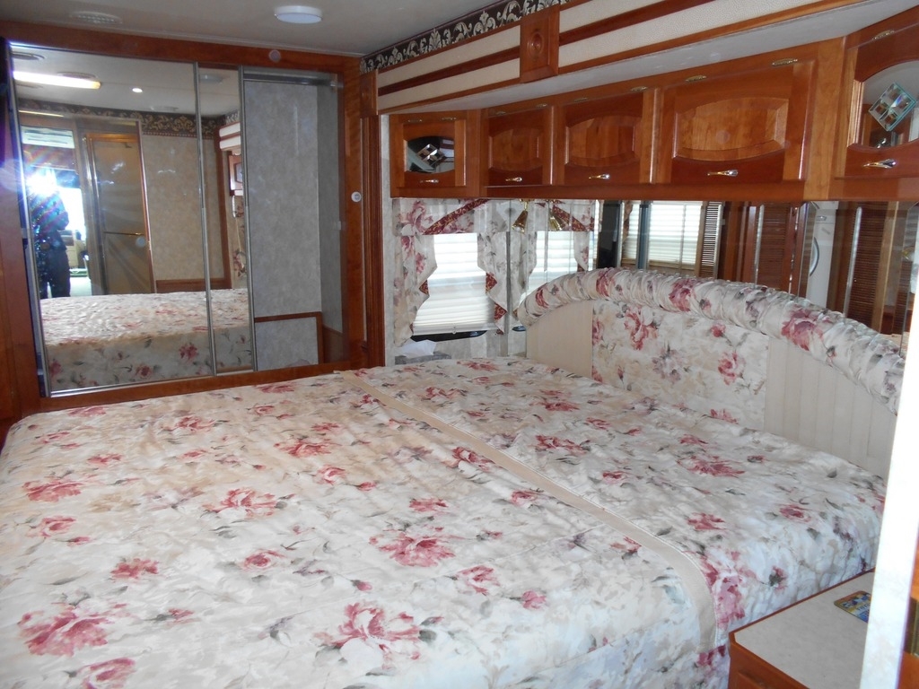2005 Newmar Dutchstar M4010 Class A Motorhome King Bed Diesel M4010