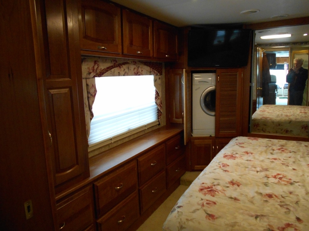 2005 Newmar Dutchstar M4010 Class A Motorhome King Bed Diesel M4010